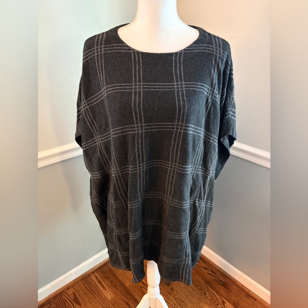 Ann Taylor Plaid Poncho Top M/L Gray Soft Knit Oversized Tunic